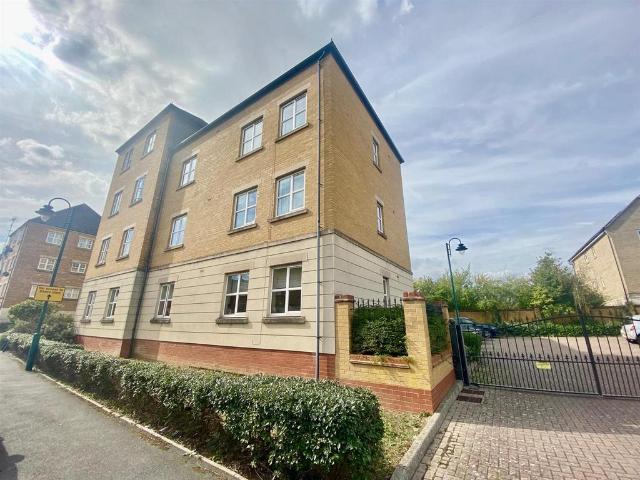 Flat for sale in Hampton Hargate, Peterborough