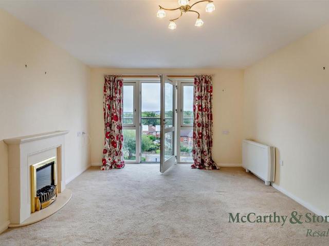 Flat for sale in Woolshops, Calderdale