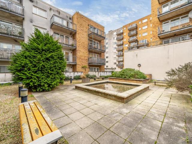 Flat for sale in London Borough of Ealing, Hanwell