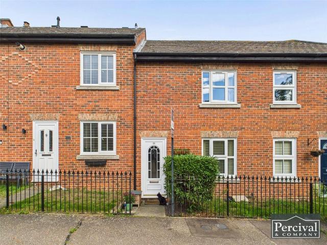 Flat for sale in Chipping Hill, Essex