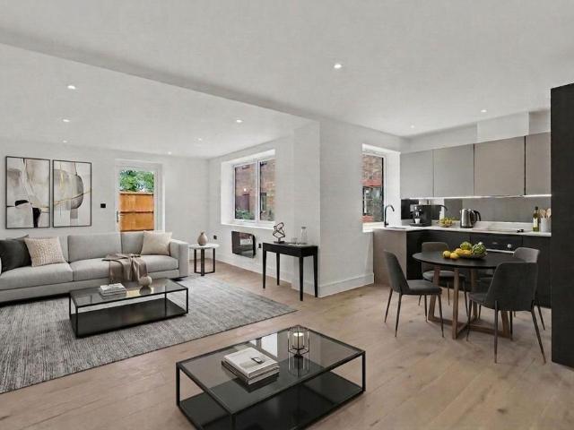 Flat for sale in Blackhills, Surrey