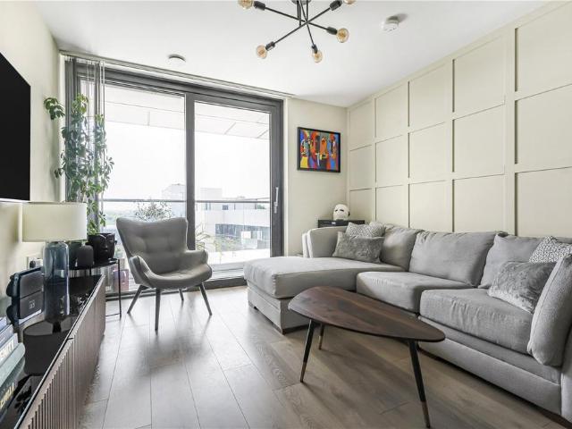 Flat for sale in Finsbury Park, Greater London