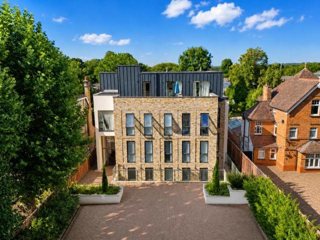Flat for sale in St Albans, Five Acres