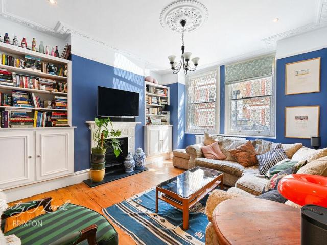Flat for sale in London Borough of Lambeth, Greater London