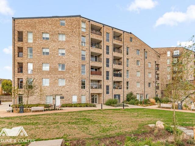 Flat for sale in Hockerill, East Hertfordshire