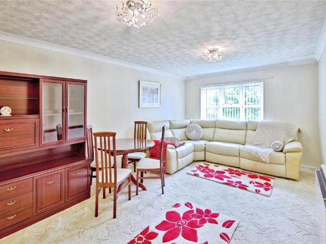 Flat for sale in Southchurch, Alton Barnes