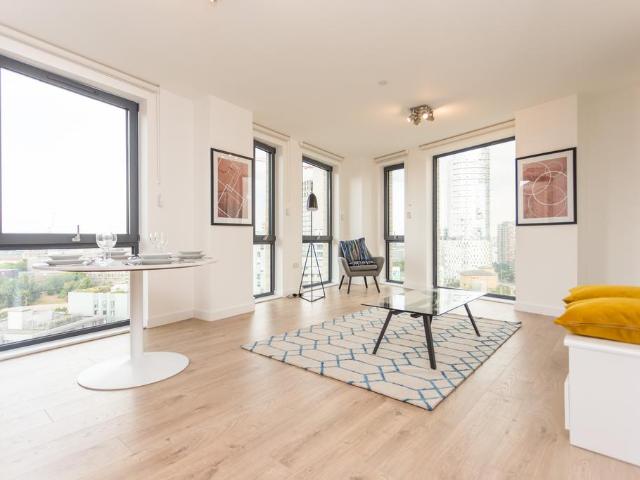Flat for sale in Poplar Grove, Greater London