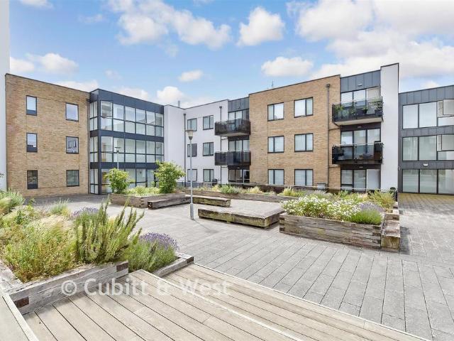 Flat for sale in Red Hill, Surrey