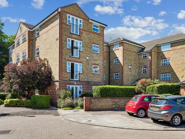 Flat for sale in Chalk Farm, Greater London