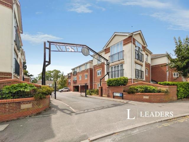 Flat for sale in Harefield, City Of Southampton