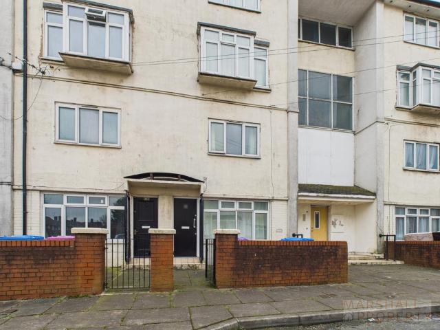 Flat for sale in Calderstones
