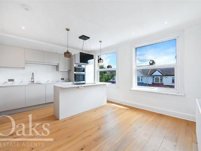 Flat for sale in London Borough of Croydon, Upper Norwood
