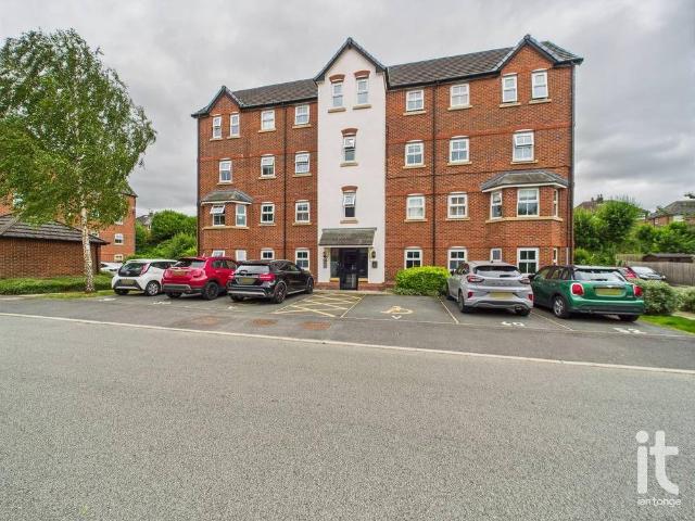 Flat for sale in Hazel Grove, Greater Manchester