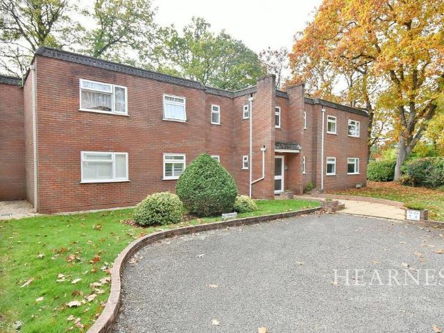 Flat for sale in Tricketts Cross, Ferndown