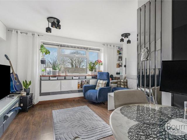 Flat for sale in Horsell, Woking