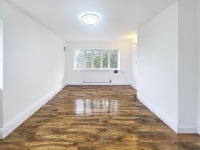 Flat for sale in Kingsbury, Greater London