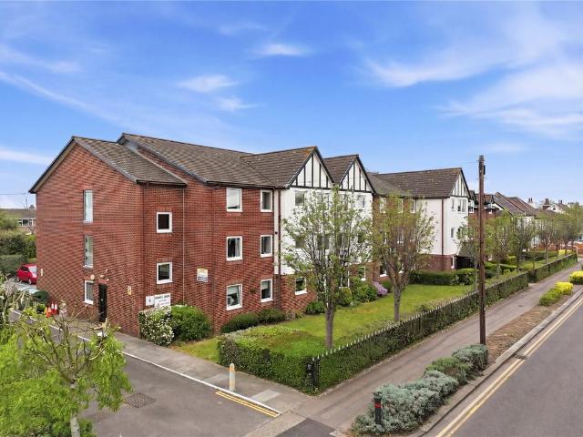 Flat for sale in North Shoebury, Alton Barnes