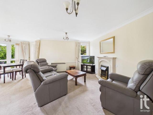 Flat for sale in Hazel Grove, Greater Manchester