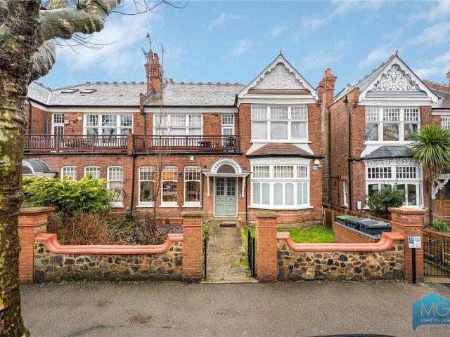 Flat for sale in Muswell Hill, Greater London