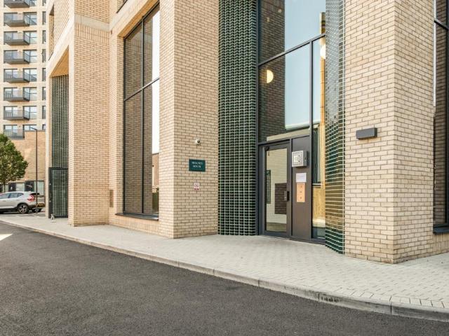 Flat for sale in London Borough of Hounslow, Strand