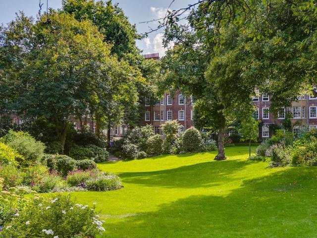Flat for sale in South Kensington, Greater London