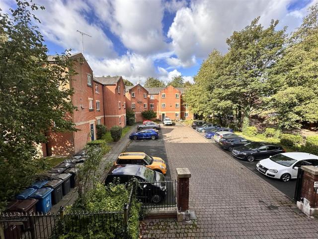Flat for sale in Blackfriars, Salford