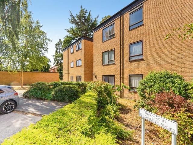 Flat for sale in North Watford, Watford