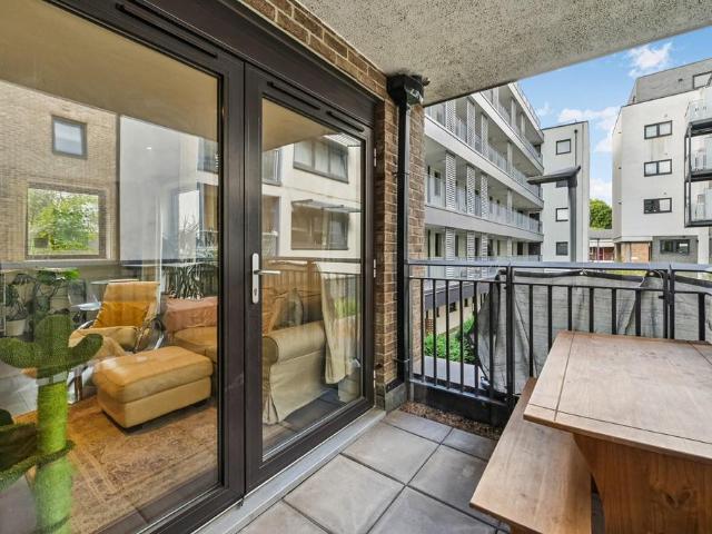 Flat for sale in Bromley-by-Bow, Poplar Grove