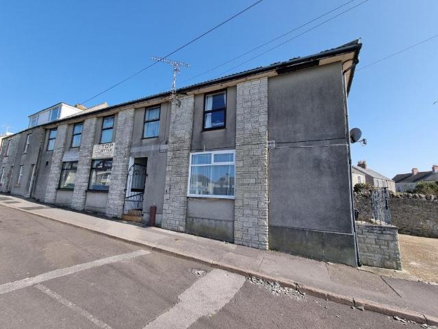 Flat for sale in Portland, East Dorset