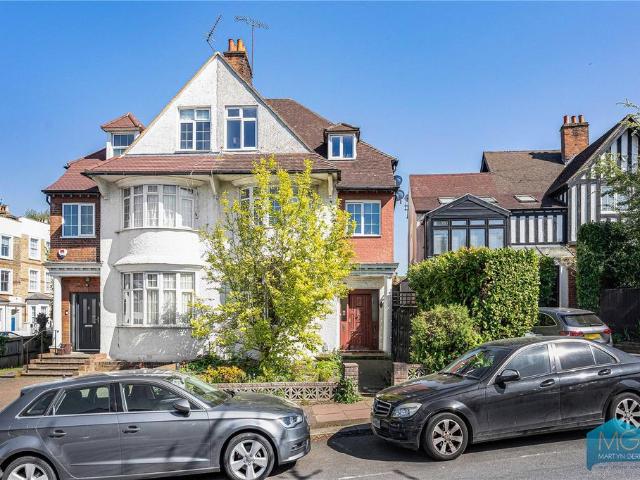 Flat for sale in Golders Green, Greater London
