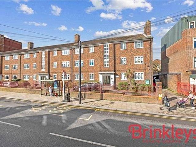 Flat for sale in Southfields, Greater London