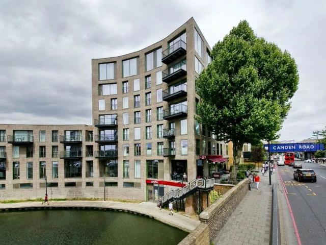 Flat for sale in Kentish Town, Greater London