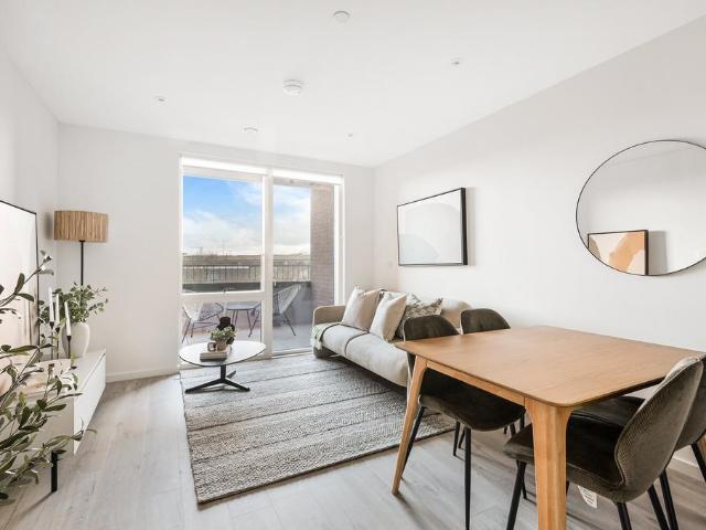 Flat for sale in Upper Edmonton, Greater London
