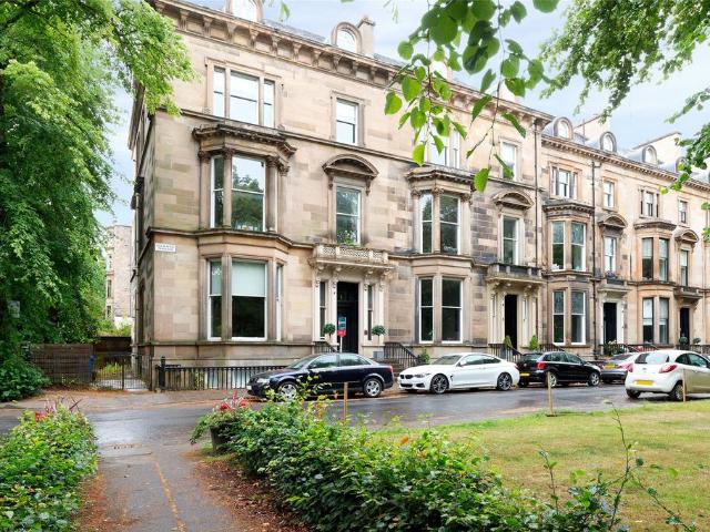 Flat for sale in Dowanhill, Scotland