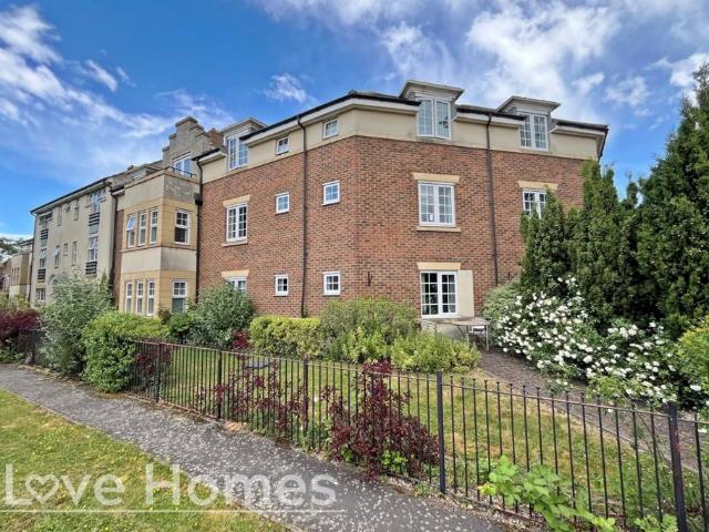 Flat for sale in Flitwick, Bedfordshire