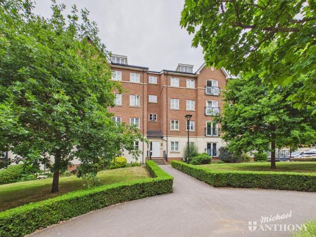 Flat for sale in Walton, Aylesbury