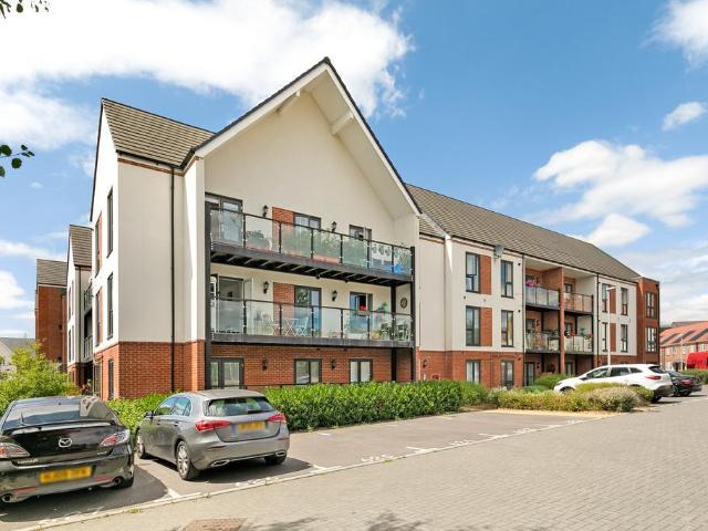 Flat for sale in Wokingham