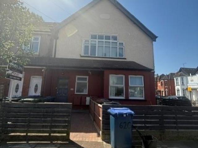 Flat for sale in Wealdstone, Greater London