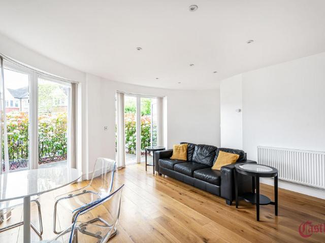 Flat for sale in Hornsey, Greater London