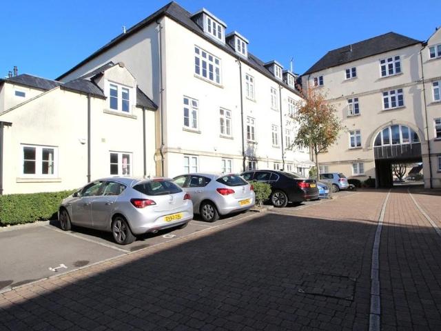 Flat for sale in Chesterton, Fossebridge