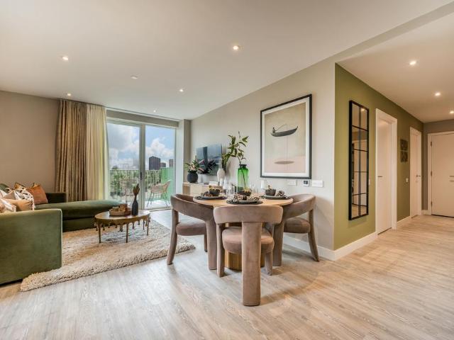 Flat for sale in Dagenham, Dagenham