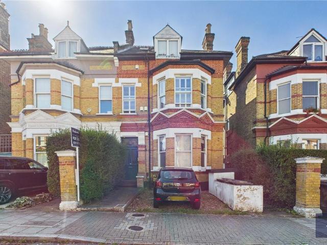 Flat for sale in Streatham Hill, Greater London