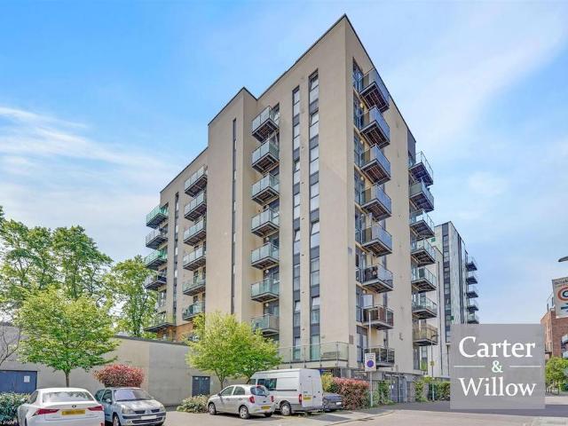 Flat for sale in Becontree, Greater London