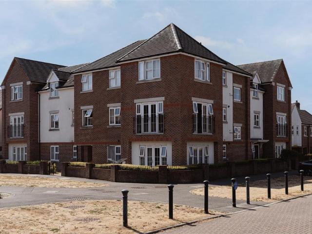 Flat for sale in Red Hill, Surrey
