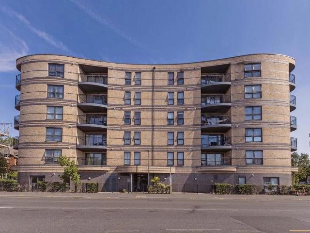 Flat for sale in Slough