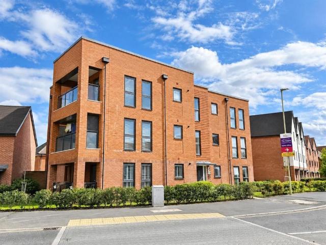 Flat for sale in Curbridge, Winchester