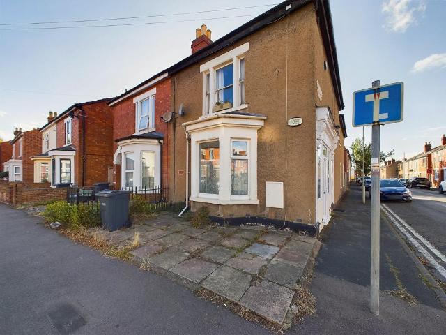 Flat for sale in Gloucester, Gloucestershire