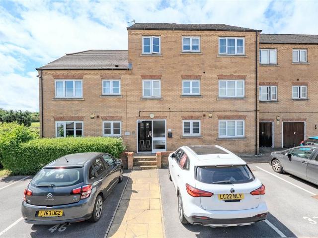 Flat for sale in Pudsey, West Yorkshire