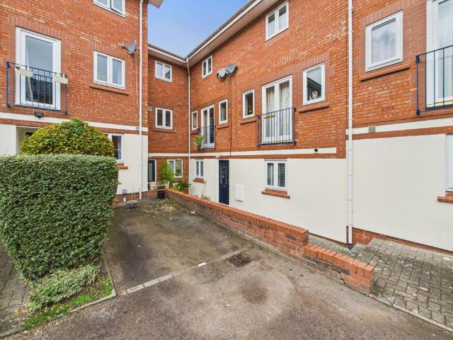 Flat for sale in Barbourne, Worcestershire