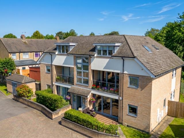 Flat for sale in Batchworth, Hertfordshire